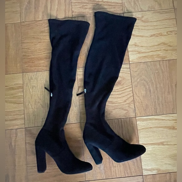 Steve Madden Shoes - Steve Madden black knee high boots in stretchy suede